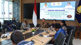 Kepala Balai Besar POM Jayapura Hermanto  didampingi Penjabat Gubernur Papua Ramses Limbong saat Pres rilis Hasil Kolaborasi IRTP/ Foto Dinan Mustika