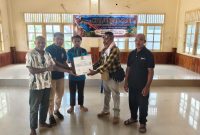 Ondofolo Kampung Waena Richard Ohee saat mengunjungi Asrama Mahasiswa Pegunungan Bintang di kawasan Jalan Buper, Waena, Jumat, bersama sejumlah kepala suku dan tokoh adat setempat.