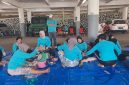 Kajati Papua Dr  Jefferdian saat  melihat langsung proses pemotong hewan kurban.