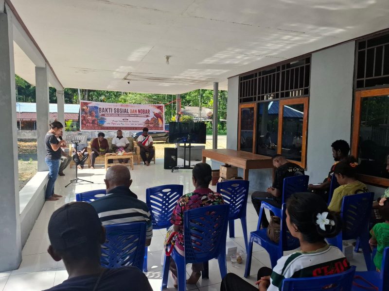 Keondoafian Kampung Skouw Sae di Distrik Muara Tami, Kota Jayapura, menggelar kegiatan nonton bareng (nobar) dan bakti sosial.