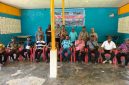 Dewan Adat Wilayah Asei, Kleublow, dan Waena bersama para Ondofolo dan kepala suku menggelar rapat adat di Obhe-Onggi, Kampung Harapan, Kabupaten Jayapura. Pertemuan tersebut membahas dan menetapkan sikap adat terkait status kepemilikan tanah adat Henibi (Kamp Wolker) di wilayah Heram. (Foto: Istimewa)