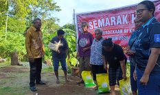 Momentum Kemerdekaan, Kepala Suku Hamadi Salurkan Bantuan untuk Lansia dan Janda di Jayapura Utara