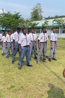 Yonif TP 810/BEM Latih Kedisiplinan Pelajar Melalui Program Army Go To School