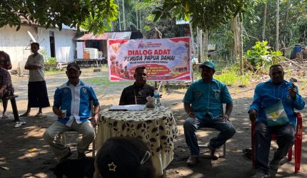 Suasana Dialog Adat Pemuda Damai Papua di Kampung Keder, Distrik Pantai Timur Bagian Barat, Kabupaten Sarmi, dalam rangka menyongsong Hari Sumpah Pemuda. Istimewa.
